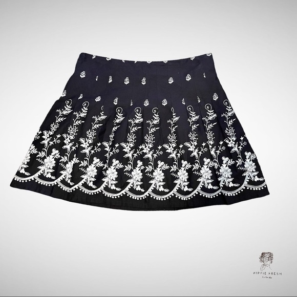 Torrid A Line Embellished Black & White Skirt Size 18ππ - Picture 7 of 7